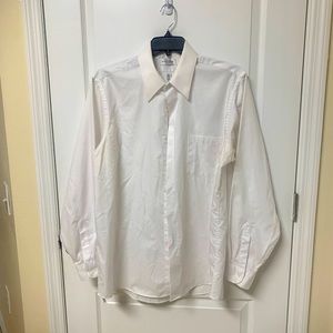 Great condition Men’s White Dress shirt. VanHeusen Size 17 36/37 (XL)